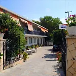 - Adults Only 4* Argászi